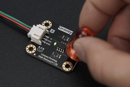 Gravity: Linear / Analog Hall Effect Sensor with 1200 GS Magnetic Field Range